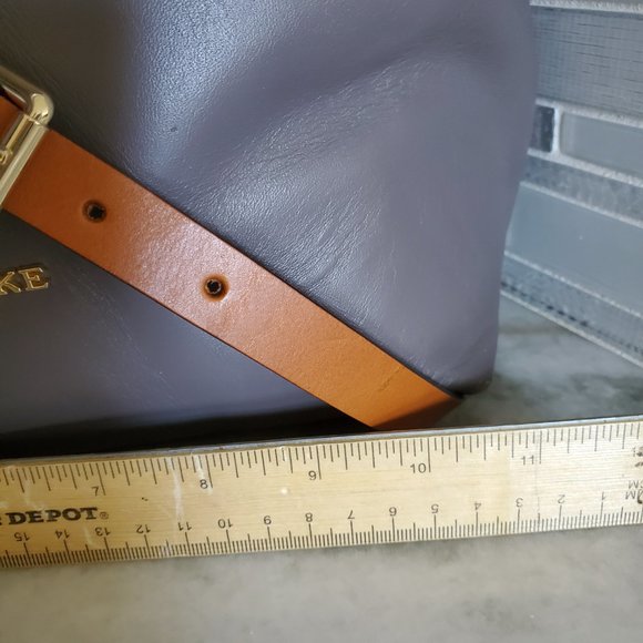 NWOT Dooney and Bourke City Barlow Crossbody Taupe Perfect Condition - Picture 3 of 16